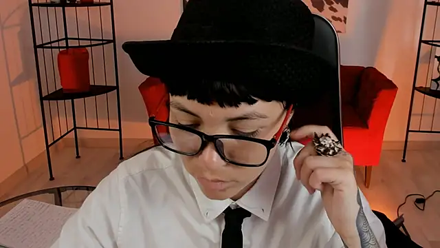 Snapshot of NeoGeisha chatting on 7, 7, 2026 NeoGeisha online show from 7, 7, 2026