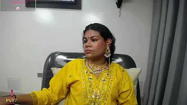 yaazhinii online show from 12, 4, 2026