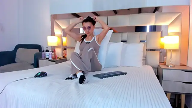 EloiseClairmont online show from 8, 4, 2026