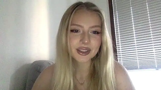Snapshot of MayaWetDream chatting on 21, 6, 2026 MayaWetDream online show from 21, 6, 2026