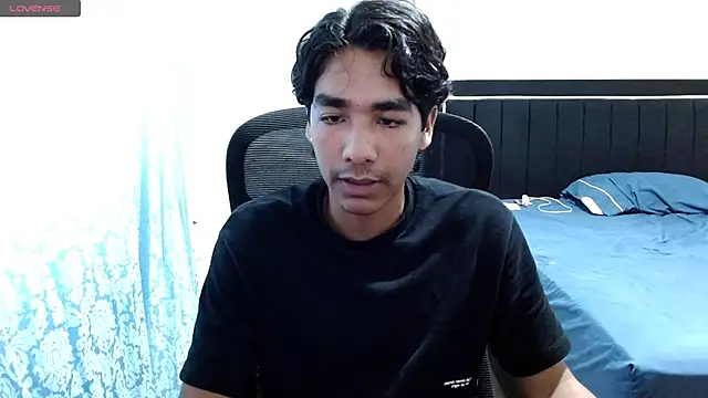 Pedestal diamant online show from 17, 4, 2026