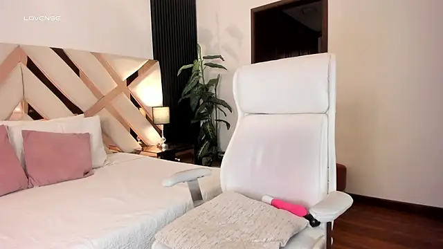 missthailand  online show from 14, 4, 2026