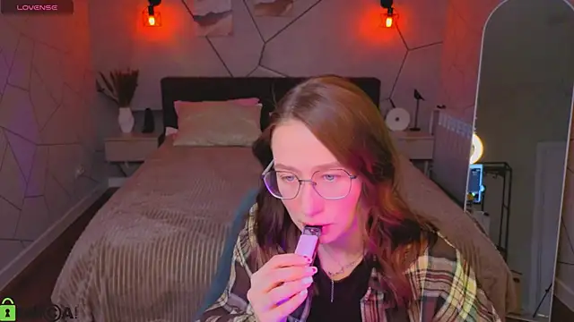  Kiki angel  online show from 4, 4, 2026