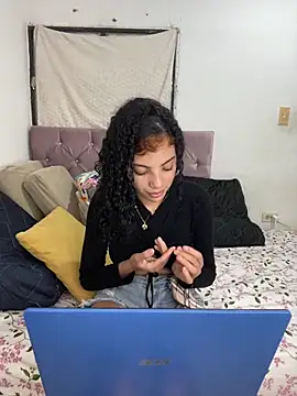 Snapshot of Britney__Latina chatting on 4, 3, 2026 Britney Latina online show from 4, 3, 2026