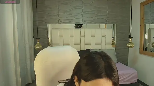 Thaliaa Lopez online show from 16, 2, 2026