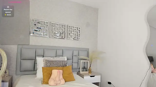 luna forever7 online show from 17, 4, 2026