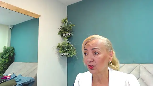 AmelieLux online show from 5, 3, 2026