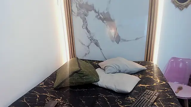 Nahomii  Doll online show from 13, 3, 2026