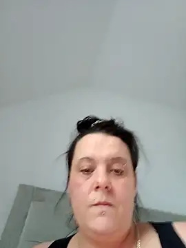 Snapshot of louisa36 chatting on 19, 2, 2026 louisa36 online show from 19, 2, 2026