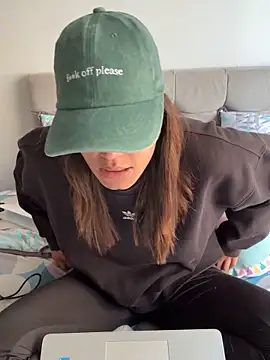 RachelWeisz  online show from 18, 4, 2026