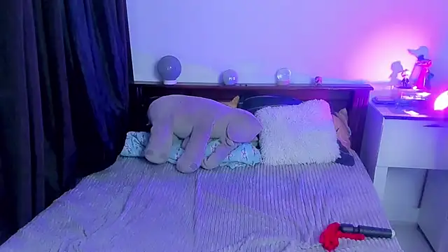 Gaby Chain01 online show from 2, 3, 2026