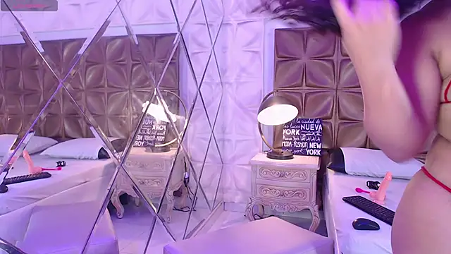 LunaJohns online show from 15, 4, 2026