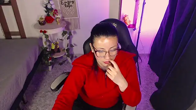 QueenRose94 online show from 10, 4, 2026