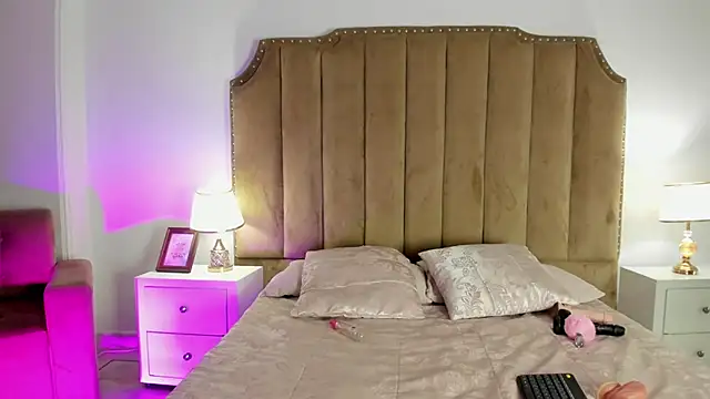 Alessiia Moon online show from 18, 4, 2026