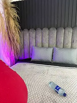 Nanda vixen  online show from 13, 4, 2026