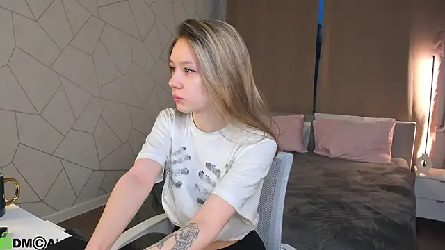 Mini Allice online show from 12, 2, 2026