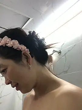 cuty lusy online show from 12, 4, 2026