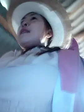 Yiyoongg online show from 14, 4, 2026