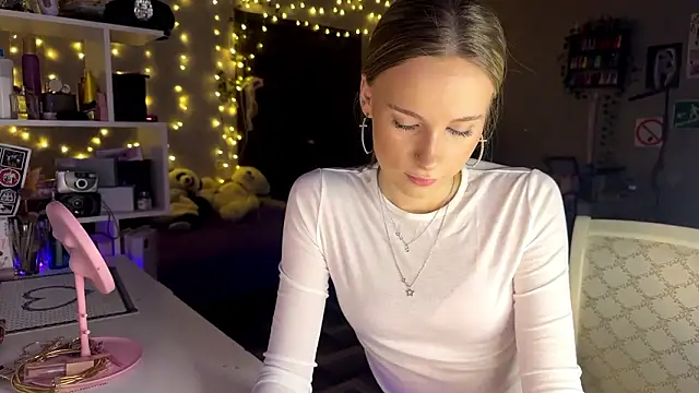 Snapshot of amily_sunray chatting on 13, 2, 2026 amily sunray online show from 13, 2, 2026