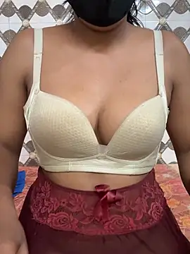 Snapshot of lovely_siaa chatting on 21, 4, 2026 lovely siaa online show from 21, 4, 2026