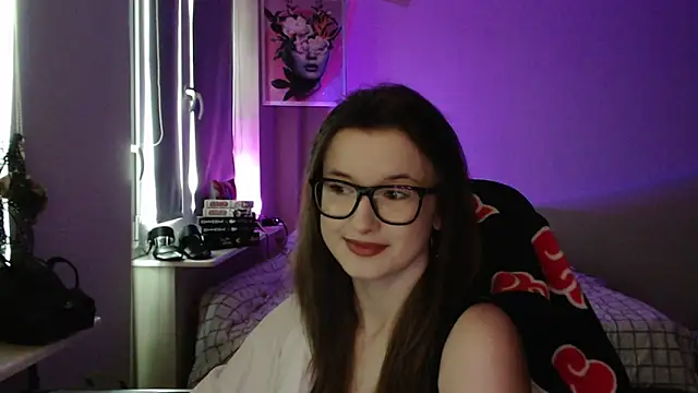 LunaXcherry online show from 13, 4, 2026