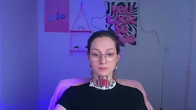 Snapshot of Esmi_Winter chatting on 20, 4, 2026 Esmi Winter online show from 20, 4, 2026