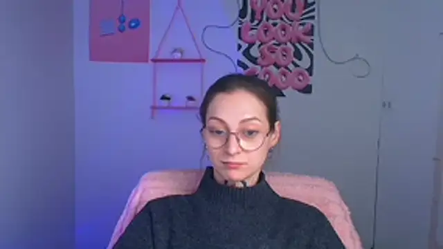 Snapshot of Esmi_Winter chatting on 23, 4, 2026 Esmi Winter online show from 23, 4, 2026