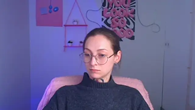Snapshot of Esmi_Winter chatting on 23, 4, 2026 Esmi Winter online show from 23, 4, 2026