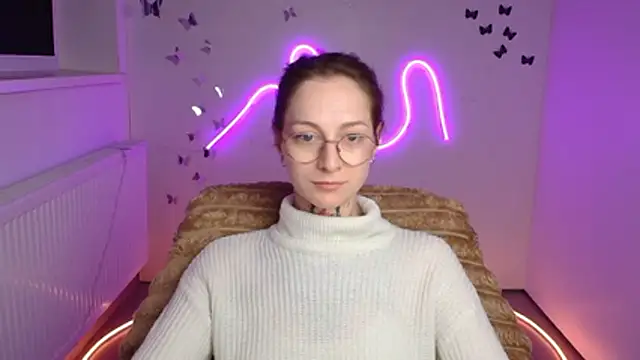 Snapshot of Esmi_Winter chatting on 27, 4, 2026 Esmi Winter online show from 27, 4, 2026