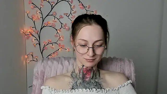 Snapshot of Esmi_Winter chatting on 29, 4, 2026 Esmi Winter online show from 29, 4, 2026