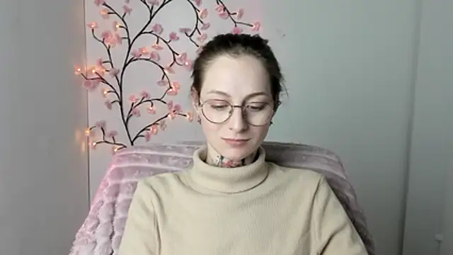 Snapshot of Esmi_Winter chatting on 30, 4, 2026 Esmi Winter online show from 30, 4, 2026