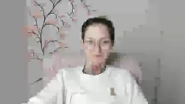 Snapshot of Esmi_Winter chatting on 18, 5, 2026 Esmi Winter online show from 18, 5, 2026