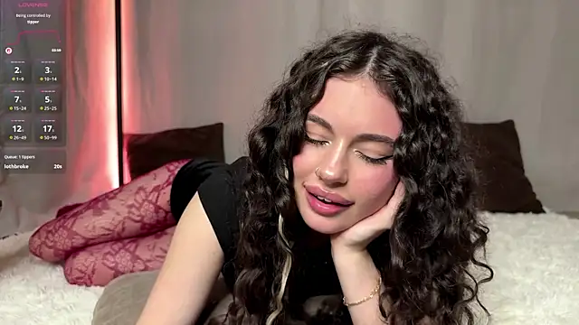 Moonfaairy online show from 19, 4, 2026