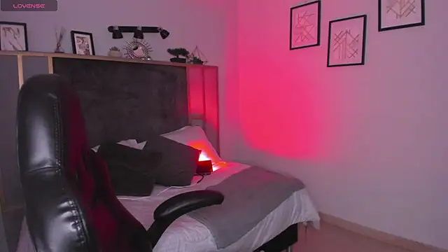 Lola 12  online show from 16, 4, 2026