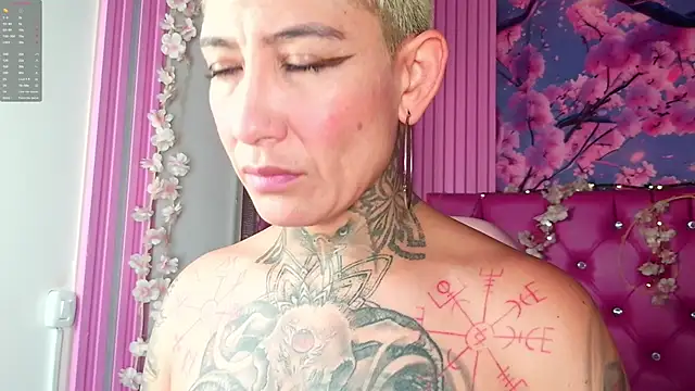 Everlyn sexx online show from 5, 6, 2026