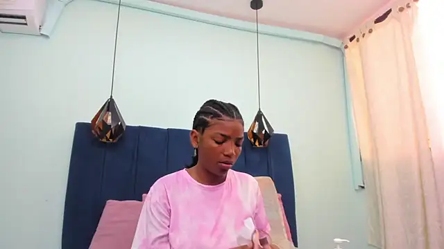 Snapshot of Sexy_ebony_1 chatting on 16, 6, 2026 Sexy ebony 1 online show from 16, 6, 2026
