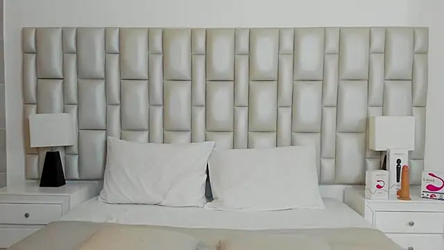 paola katy dicks online show from 28, 12, 2024