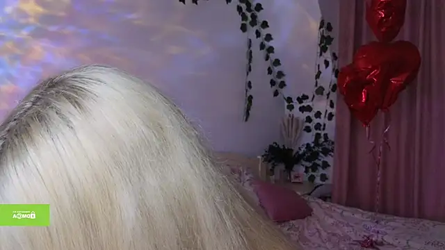Snapshot of Rochelle_kitty chatting on 8, 5, 2026 Rochelle kitty online show from 8, 5, 2026