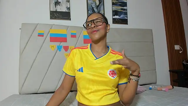 Snapshot of samaraa_smith1 chatting on 7, 7, 2026 samaraa smith1 online show from 7, 7, 2026
