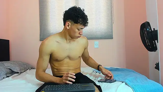 Muscle  Myke online show from 28, 2, 2026