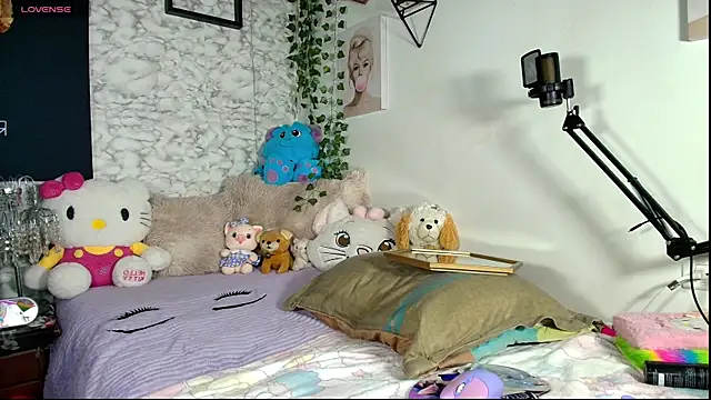 Yiyii online show from 25, 6, 2026
