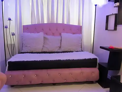 Aurora Ellis  online show from 22, 2, 2026