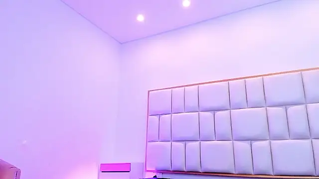 Snapshot of Violetta-foxx chatting on 28, 2, 2026 Violetta-foxx online show from 28, 2, 2026