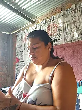 Juli Powl online show from 1, 4, 2026