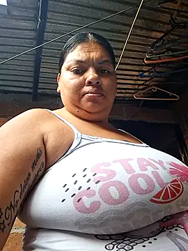 Snapshot of Juli_Powl chatting on 1, 7, 2026 Juli Powl online show from 1, 7, 2026