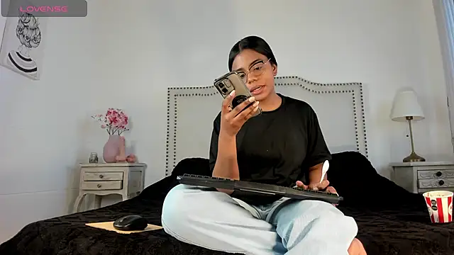 Snapshot of madii_lenon chatting on 23, 6, 2026 madii lenon online show from 23, 6, 2026