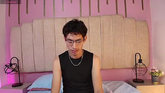 Snapshot of skinny_jean_ chatting on 28, 2, 2026 skinny jean online show from 28, 2, 2026