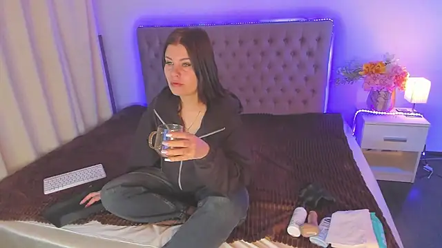 AmandaHoppe online show from 17, 4, 2026