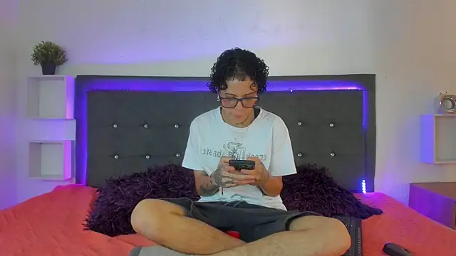 Ale cuzz online show from 2, 3, 2026