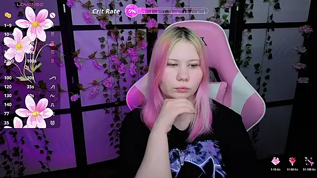 Snapshot of kitsune_little chatting on 25, 4, 2026 kitsune little online show from 25, 4, 2026